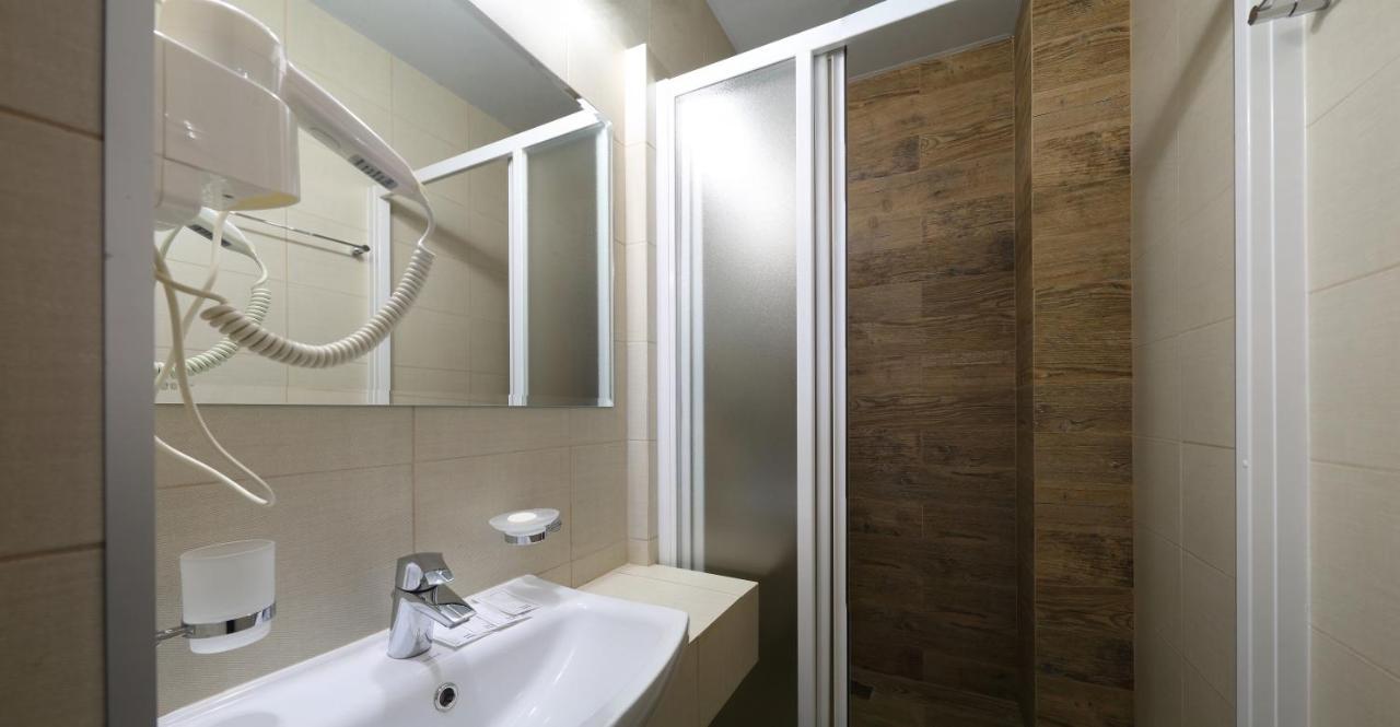 Hotel гук ресторанно-готельний комплекс *